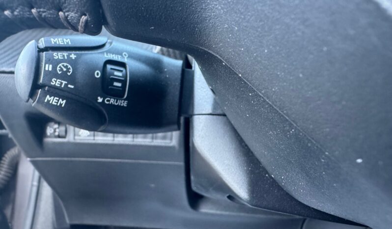
								PEUGEOT 208 1.5cc BlueHDI 100cv ALLURE full									