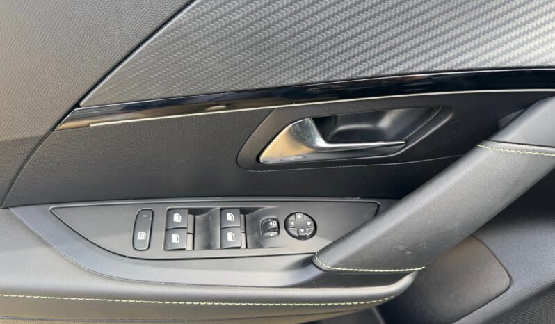 
								PEUGEOT 208 1.2cc PureTech 100cv S&S GT full									