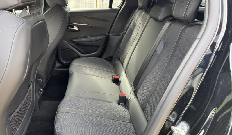 
								PEUGEOT 208 1.2cc PureTech 100cv S&S GT full									
