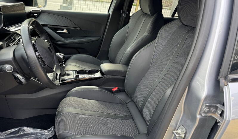 
								PEUGEOT 208 1.2cc PureTech 100cv S&S GT full									