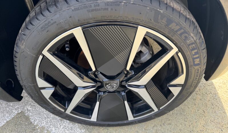 
								PEUGEOT 208 1.2cc PureTech 100cv S&S GT full									