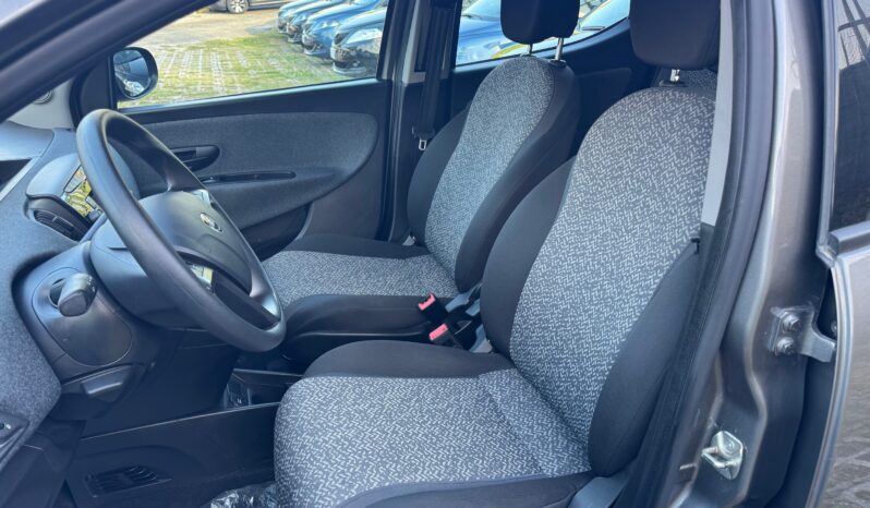 
								Lancia Ypsilon 1.0 70CV Hybrid Silver Plus full									