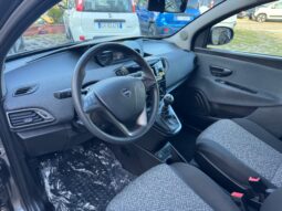 
										Lancia Ypsilon 1.0 70CV Hybrid Silver Plus full									