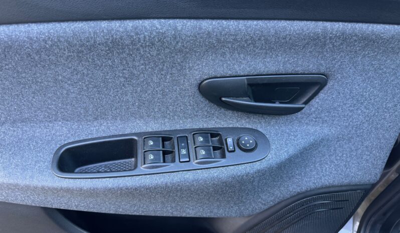 
								Lancia Ypsilon 1.0 70CV Hybrid Silver Plus full									