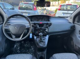 
										Lancia Ypsilon 1.0 70CV Hybrid Silver Plus full									