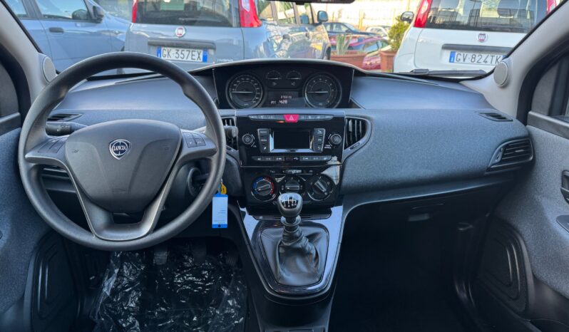 
								Lancia Ypsilon 1.0 70CV Hybrid Silver Plus full									