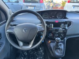 
										Lancia Ypsilon 1.0 70CV Hybrid Silver Plus full									