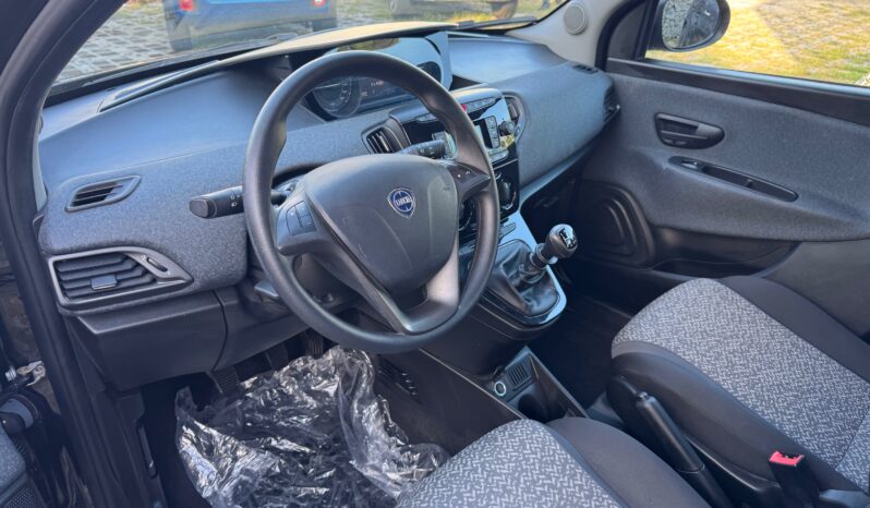 
								Lancia Ypsilon 1.0 70CV Hybrid Silver Plus full									