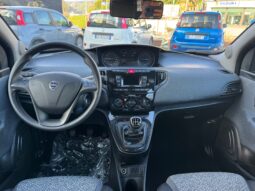 
										Lancia Ypsilon 1.0 70CV Hybrid Silver Plus full									