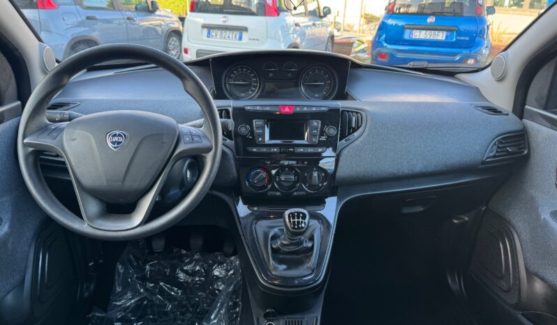 
								Lancia Ypsilon 1.0 70CV Hybrid Silver Plus full									