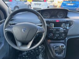 
										Lancia Ypsilon 1.0 70CV Hybrid Silver Plus full									