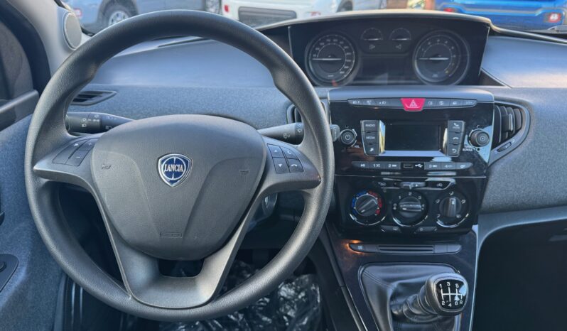
								Lancia Ypsilon 1.0 70CV Hybrid Silver Plus full									