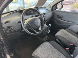 
										Lancia Ypsilon 1.0 70CV Hybrid Silver Plus full									