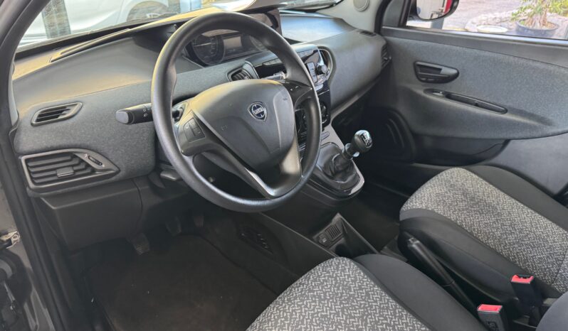 
								Lancia Ypsilon 1.0 70CV Hybrid Silver Plus full									