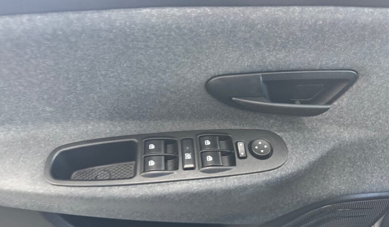 
								Lancia Ypsilon 1.0 70CV Hybrid Silver Plus full									