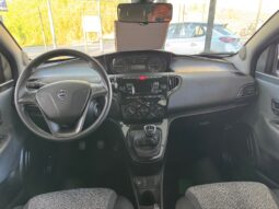
										Lancia Ypsilon 1.0 70CV Hybrid Silver Plus full									