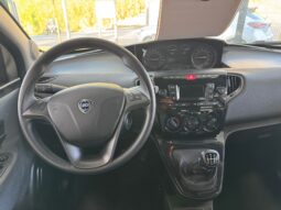 
										Lancia Ypsilon 1.0 70CV Hybrid Silver Plus full									