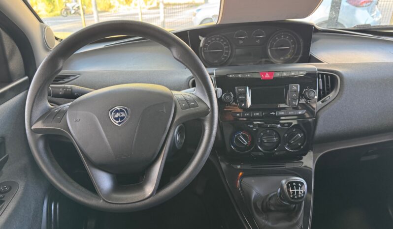 
								Lancia Ypsilon 1.0 70CV Hybrid Silver Plus full									