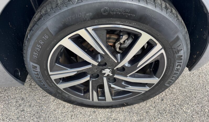 
								PEUGEOT 208 1.5cc BlueHDi 100cv ALLURE full									