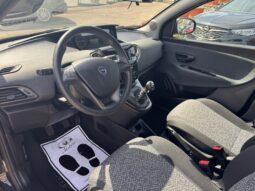 
										Lancia Ypsilon 1.0 70CV Hybrid Silver Plus full									