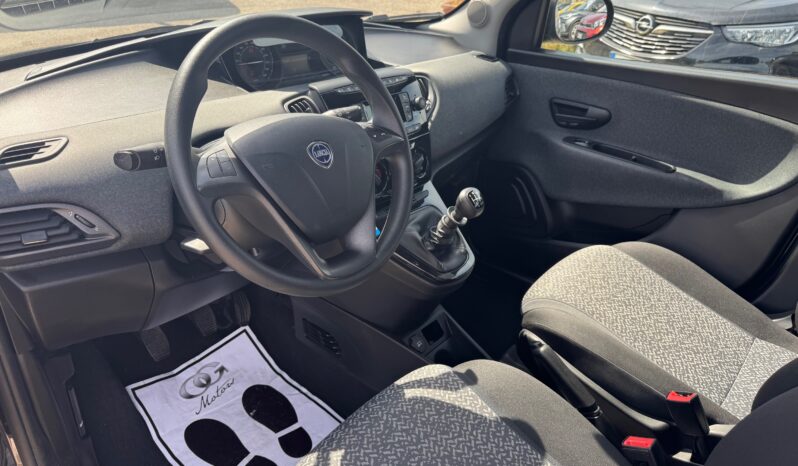
								Lancia Ypsilon 1.0 70CV Hybrid Silver Plus full									