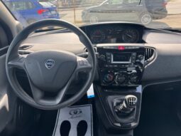 
										Lancia Ypsilon 1.0 70CV Hybrid Silver Plus full									
