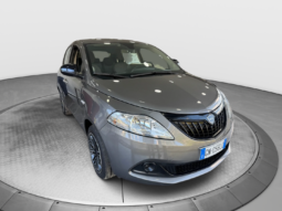 
										Lancia Ypsilon 1.0 70CV Hybrid Silver Plus full									