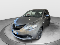 
										Lancia Ypsilon 1.0 70CV Hybrid Silver Plus full									