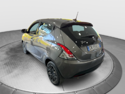 
										Lancia Ypsilon 1.0 70CV Hybrid Silver Plus full									