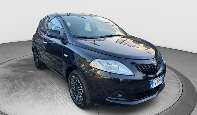 
								Lancia Ypsilon 1.0 70CV Hybrid Silver Plus full									