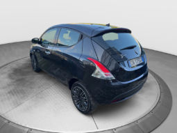 
										Lancia Ypsilon 1.0 70CV Hybrid Silver Plus full									