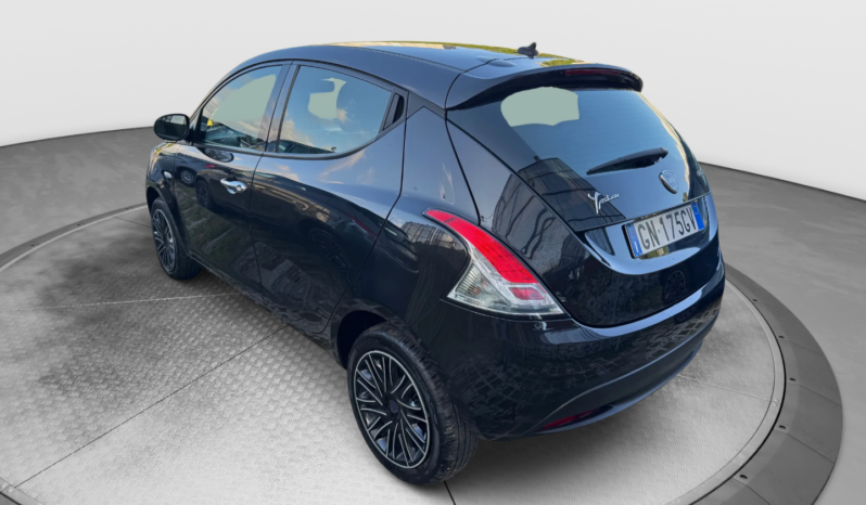 
								Lancia Ypsilon 1.0 70CV Hybrid Silver Plus full									
