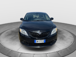 
										Lancia Ypsilon 1.0 70CV Hybrid Silver Plus full									