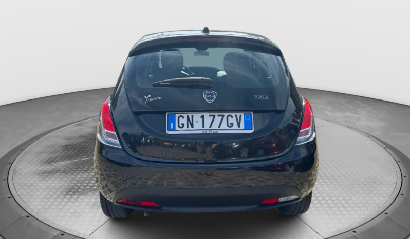 
								Lancia Ypsilon 1.0 70CV Hybrid Silver Plus full									