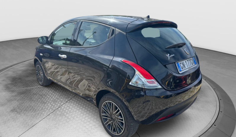 
								Lancia Ypsilon 1.0 70CV Hybrid Silver Plus full									