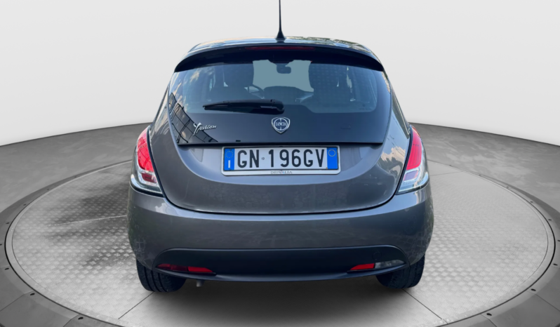 
								Lancia Ypsilon 1.0 70CV Hybrid Silver Plus full									