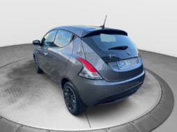 
										Lancia Ypsilon 1.0 70CV Hybrid Silver Plus full									