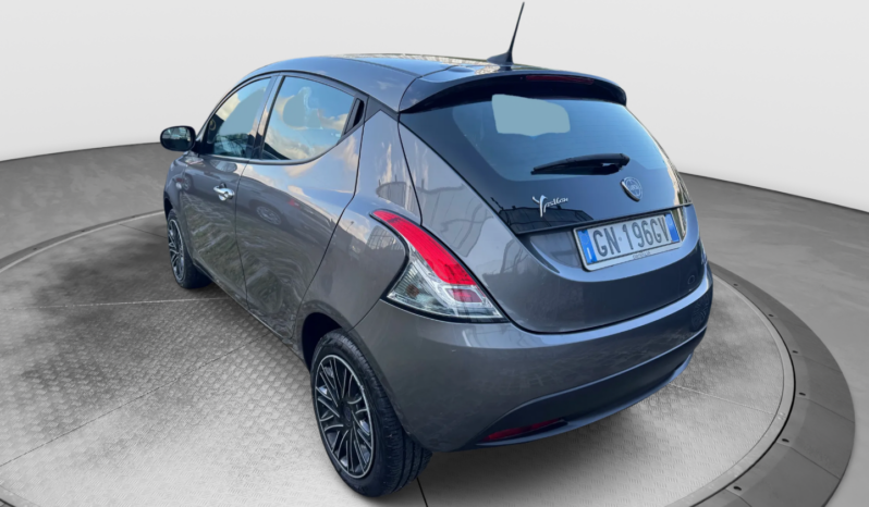 
								Lancia Ypsilon 1.0 70CV Hybrid Silver Plus full									