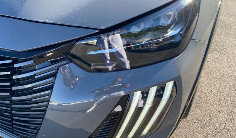 
								PEUGEOT 208 1.2cc PureTech 100cv S&S GT full									