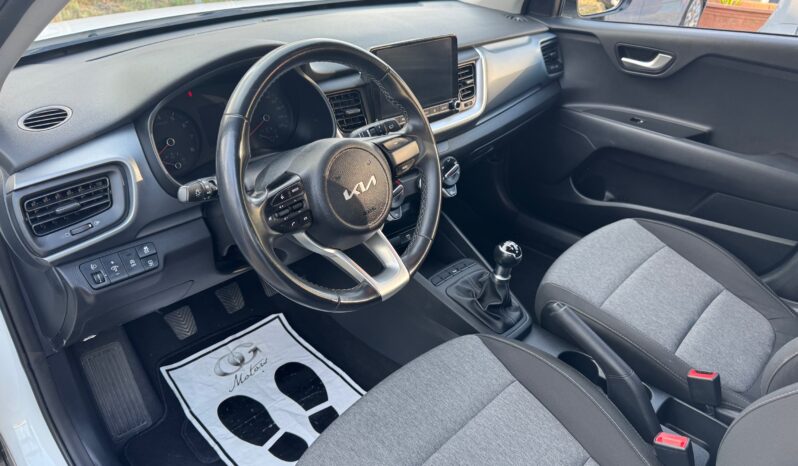 
								KIA STONIC 1.2cc 84cv URBAN full									