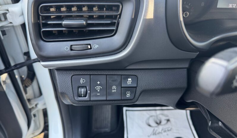
								KIA STONIC 1.2cc 84cv URBAN full									
