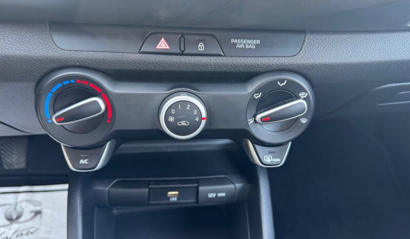 
								KIA STONIC 1.2cc 84cv URBAN full									