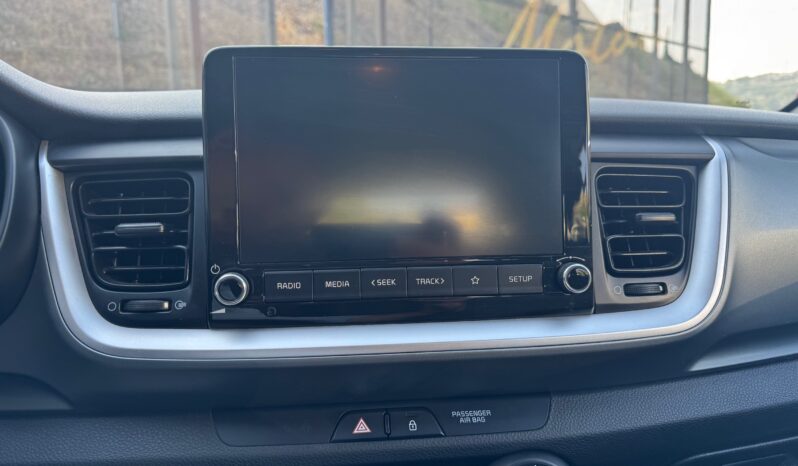 
								KIA STONIC 1.2cc 84cv URBAN full									
