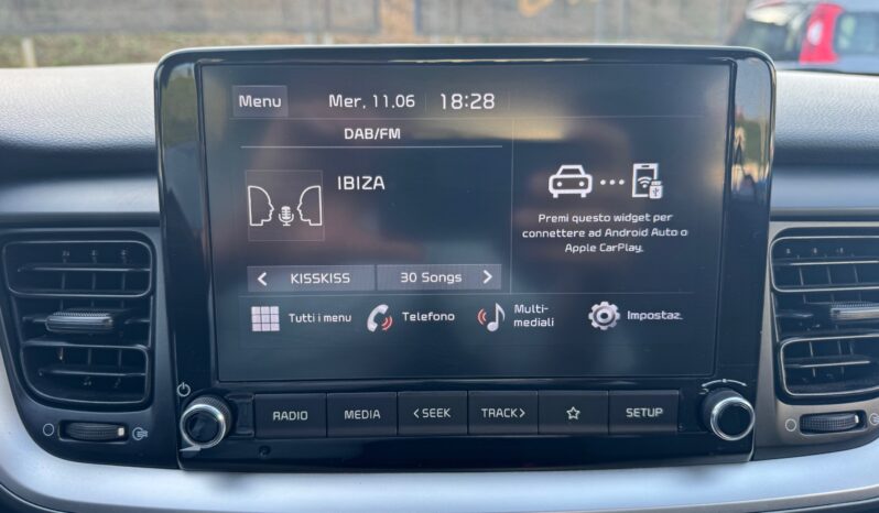 
								KIA STONIC 1.2cc 84cv URBAN full									