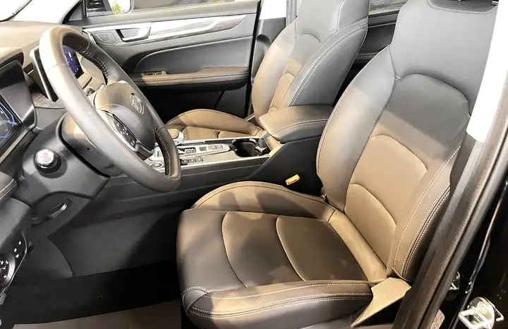 
								EMC (WAVE 3) 6 Sei 1.5cc Turbo 147cv CVT Autom. full									