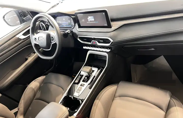 
								EMC (WAVE 3) 6 Sei 1.5cc Turbo 147cv CVT Autom. full									