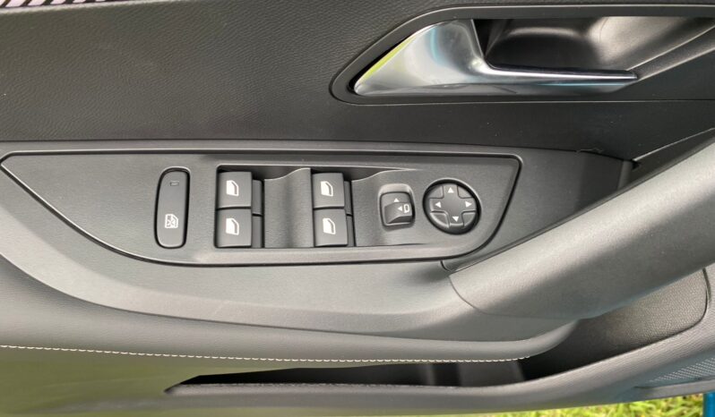 
								PEUGEOT 2008 1.2 Puretech 130cv EAT8 S&S ALLURE full									