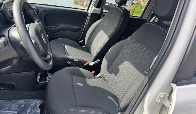 
								FIAT Panda 1.0cc 70cv HYBRID CROSS full									