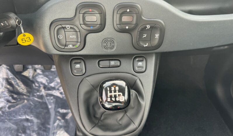 
								FIAT Panda 1.0cc 70cv HYBRID CROSS full									