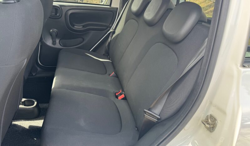 
								FIAT Panda 1.0cc 70cv HYBRID CROSS full									